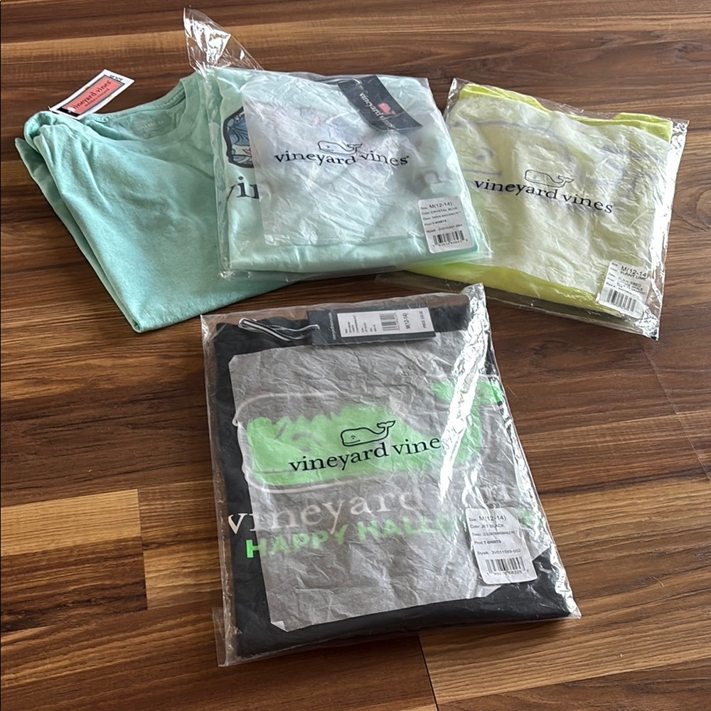 ONE Vineyard Vines Glows in the Dark Whale Long Sleeve Tee